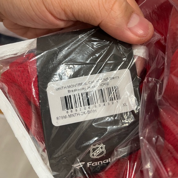 Authentic signed Jean Beliveau jersey - Picture 2 of 5